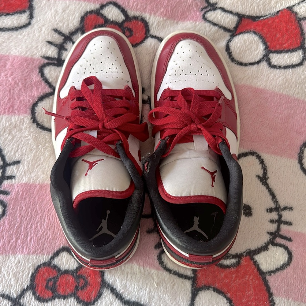 NIKE RED WHITE & BLACK DUNKS - SIZE 8